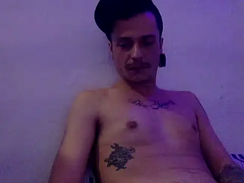 Snapshot of chrisalmeid_ chatting on September 16, 7:20 am chrisalmeid online show from September 16, 7:20 am