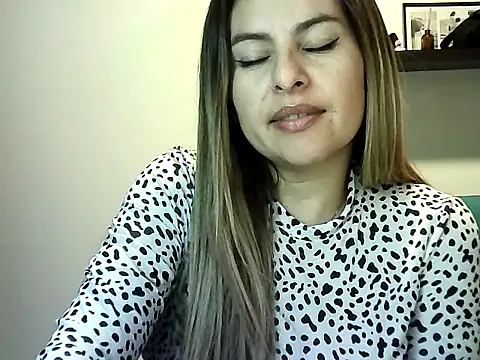 Valery  Rouse  online show from July 30, 12:42 am