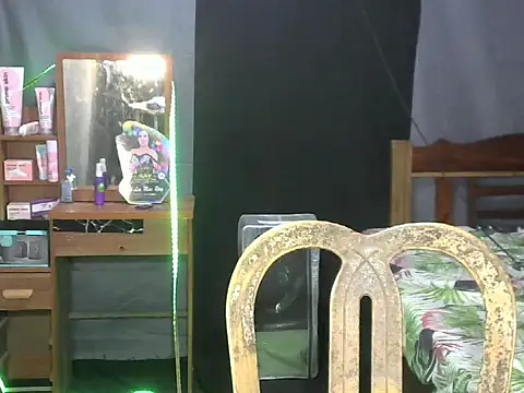 Snapshot of miss_ele chatting on October 15, 11:49 pm miss ele online show from October 15, 11:49 pm