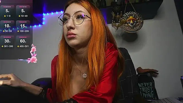 Snapshot of DaddysLittleSlutfox chatting on November 5, 4:07 pm DaddysLittleSlutfox online show from November 5, 4:07 pm