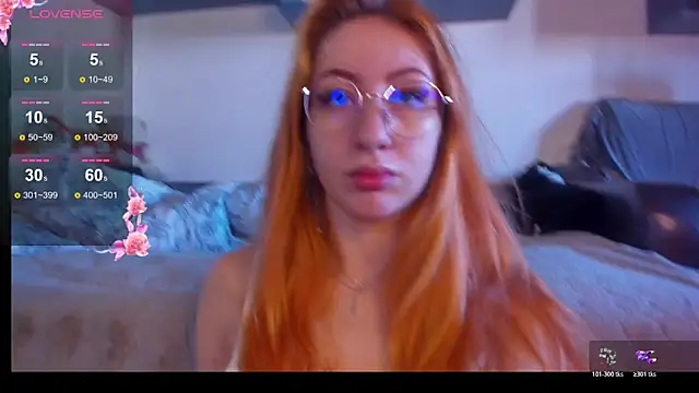 Snapshot of DaddysLittleSlutfox chatting on November 25, 9:42 am DaddysLittleSlutfox online show from November 25, 9:42 am