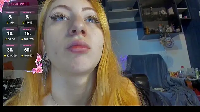 Snapshot of DaddysLittleSlutfox chatting on November 29, 11:02 am DaddysLittleSlutfox online show from November 29, 11:02 am