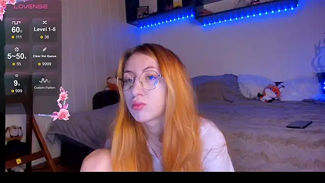 Snapshot of DaddysLittleSlutfox chatting on December 15, 5:55 am DaddysLittleSlutfox online show from December 15, 5:55 am