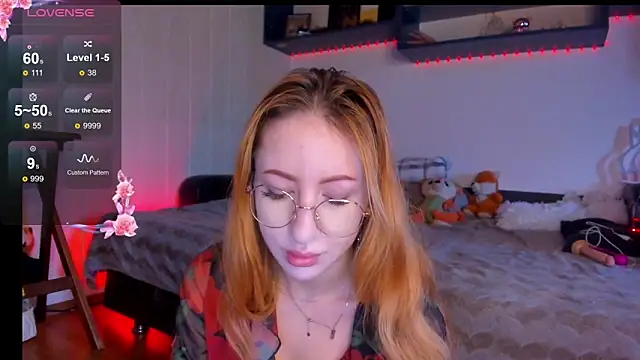 Snapshot of DaddysLittleSlutfox chatting on December 16, 9:25 am DaddysLittleSlutfox online show from December 16, 9:25 am