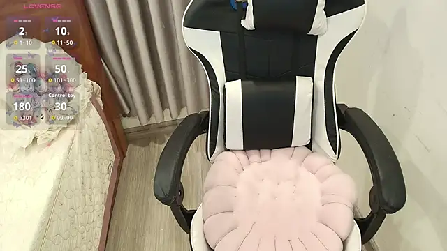 Snapshot of Bae_Gigii chatting on December 14, 12:21 pm Bae Gigii online show from December 14, 12:21 pm