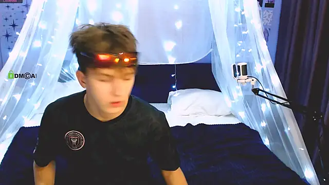 travis wolf  online show from September 26, 7:29 pm