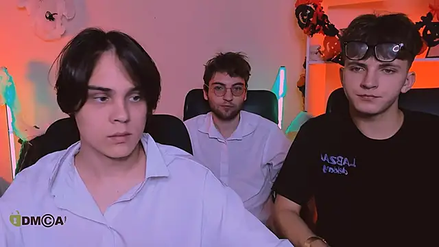 travis wolf  online show from October 26, 7:53 pm