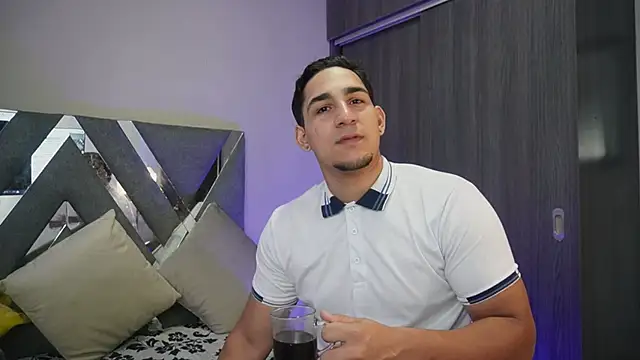 Snapshot of massimo_vidal_ chatting on September 27, 3:11 am massimo vidal  online show from September 27, 3:11 am