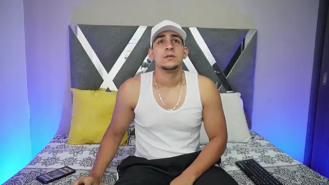 Snapshot of massimo_vidal_ chatting on October 7, 12:57 pm massimo vidal  online show from October 7, 12:57 pm