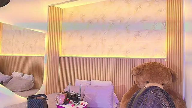 Liss-Reyes online show from March 9, 1:15 pm