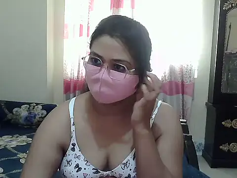 Snapshot of Elena_cruz5 chatting on September 17, 6:26 am Elena cruz5 online show from September 17, 6:26 am