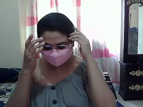 Snapshot of Elena_cruz5 chatting on September 26, 8:07 am Elena cruz5 online show from September 26, 8:07 am