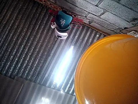 SaraBust online show from October 5, 4:27 pm