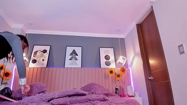 Nina Ford online show from April 9, 3:17 am