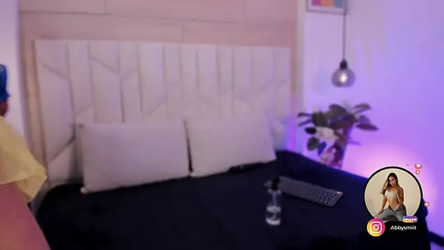 aby smiith  online show from October 14, 9:26 pm