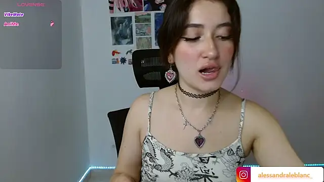 Snapshot of AlessandraLB chatting on September 18, 10:39 am AlessandraLB online show from September 18, 10:39 am