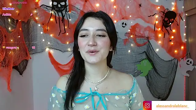 Snapshot of AlessandraLB chatting on September 29, 10:31 am AlessandraLB online show from September 29, 10:31 am