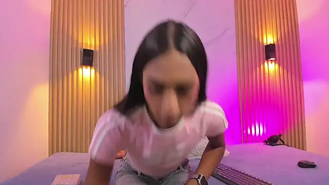 Valentinaliux  online show from March 25, 11:16 am