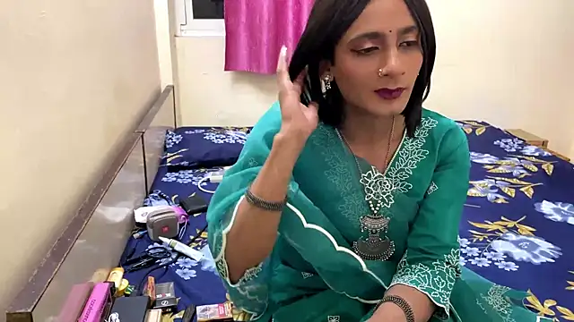 Snapshot of LuvLayla chatting on October 9, 4:38 pm LuvLayla online show from October 9, 4:38 pm