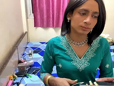 Snapshot of LuvLayla chatting on October 18, 6:19 pm LuvLayla online show from October 18, 6:19 pm