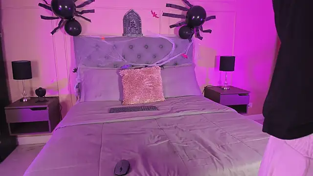 ALICESANDOVAL online show from November 8, 11:32 am