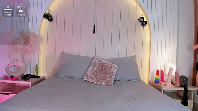 ALICESANDOVAL online show from March 18, 11:46 am