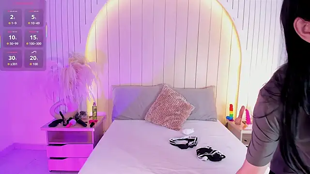 ALICESANDOVAL online show from March 29, 11:32 am