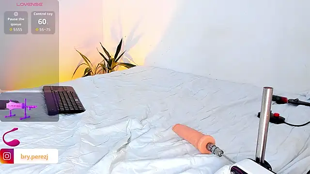 Snapshot of bryXonStorm chatting on December 19, 4:41 am bryXonStorm online show from December 19, 4:41 am