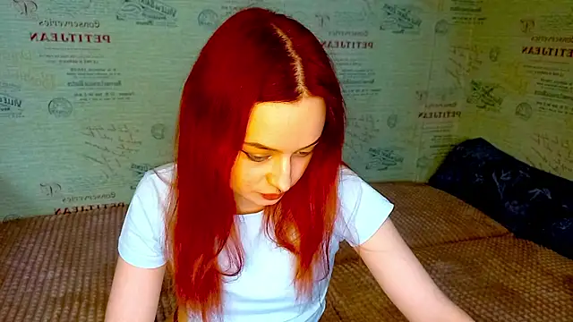 Snapshot of emi_less chatting on September 25, 1:37 pm emi less online show from September 25, 1:37 pm