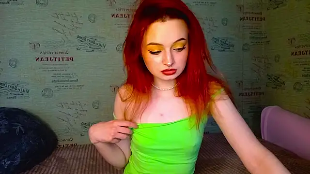 Snapshot of emi_less chatting on October 13, 12:05 pm emi less online show from October 13, 12:05 pm