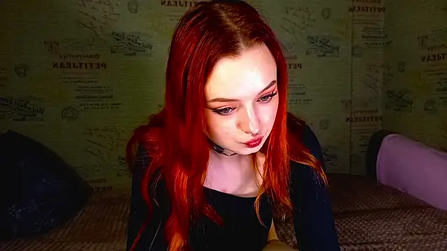 Snapshot of emi_less chatting on October 14, 4:08 pm emi less online show from October 14, 4:08 pm