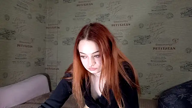 Snapshot of emi_less chatting on October 26, 3:29 pm emi less online show from October 26, 3:29 pm