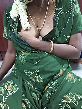 Snapshot of umashreetamil chatting on June 28, 3:12 am umashreetamil online show from June 28, 3:12 am
