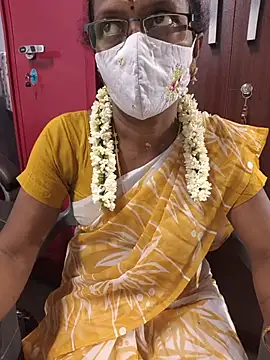 Snapshot of umashreetamil chatting on July 10, 5:01 am umashreetamil online show from July 10, 5:01 am