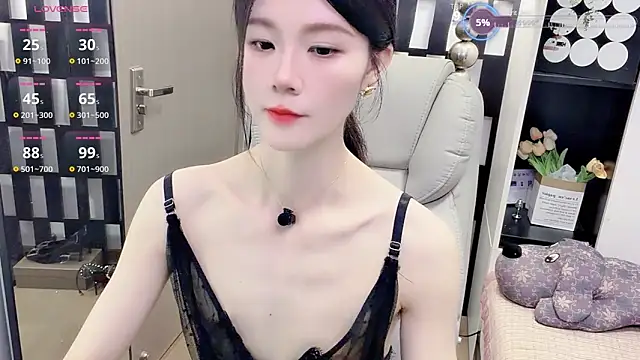 Yueyue-MM online show from May 10, 2:39 am
