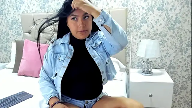 Snapshot of AlahiaJoness chatting on September 15, 3:28 am AlahiaJoness online show from September 15, 3:28 am