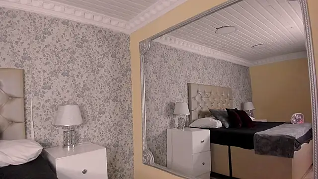 Snapshot of AlahiaJoness chatting on September 30, 3:11 am AlahiaJoness online show from September 30, 3:11 am