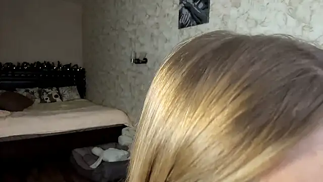 ElisabetLorney online show from December 3, 8:12 am