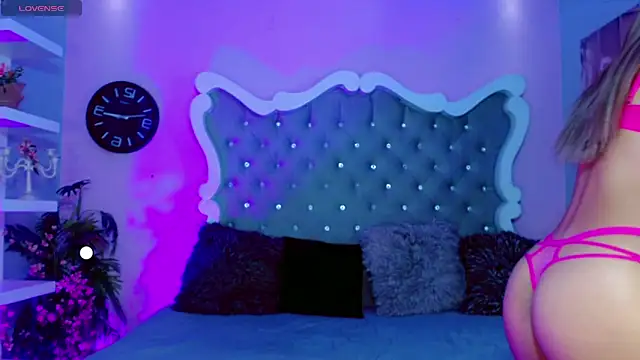 Honey Moontsts online show from April 15, 12:01 pm