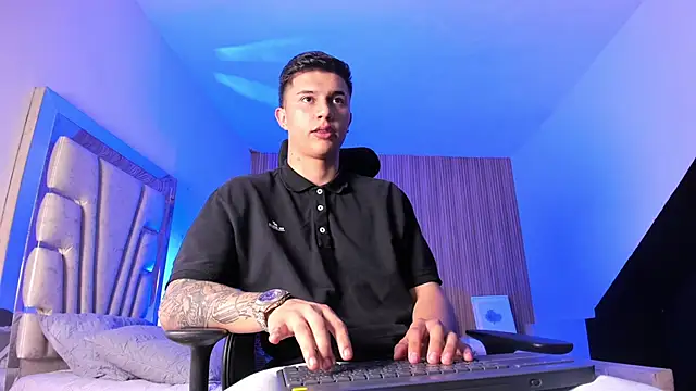 liaamsmiith  online show from October 1, 12:33 pm