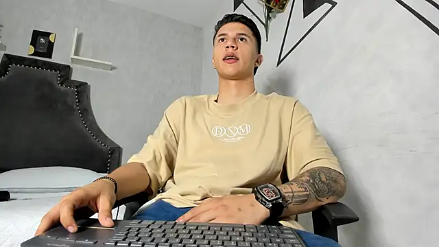 liaamsmiith  online show from October 14, 12:17 pm