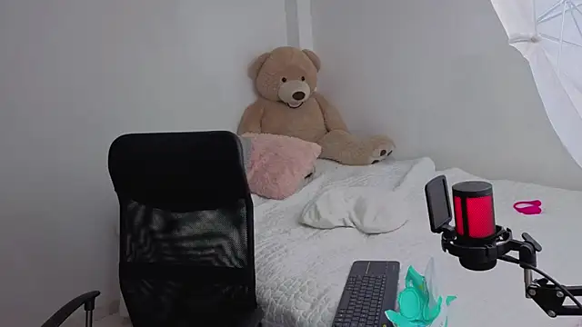 valerihouse online show from February 6, 1:21 am