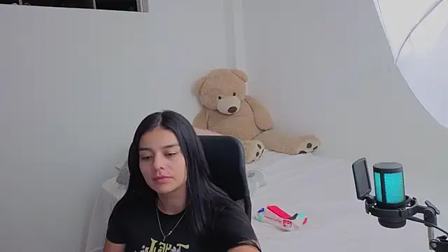 valerihouse online show from April 4, 2:21 am