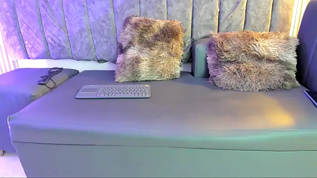 Snapshot of Rowan_Mills chatting on September 26, 9:19 pm Rowan Mills online show from September 26, 9:19 pm