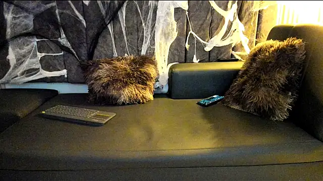 Snapshot of Rowan_Mills chatting on October 28, 8:33 pm Rowan Mills online show from October 28, 8:33 pm