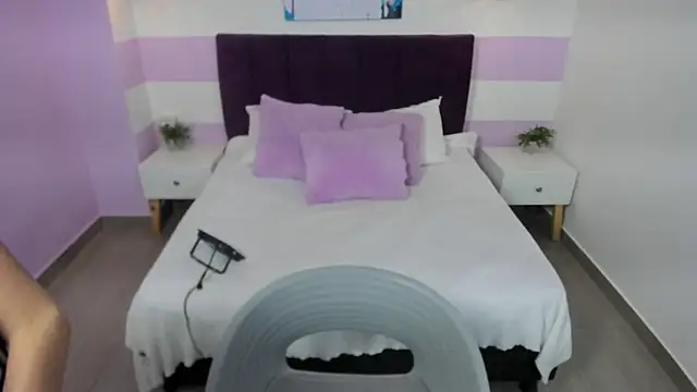 antonellariva  online show from September 22, 9:06 pm