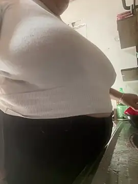 bruna438 online show from May 29, 2:37 pm