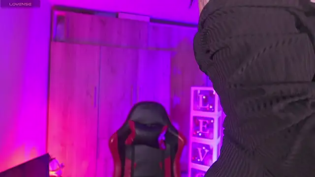 AnnaKimm online show from February 3, 10:59 pm