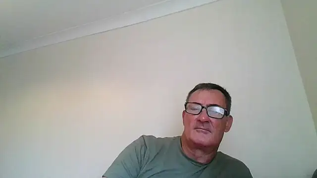 Snapshot of goldenman59 chatting on September 10, 11:43 am goldenman59 online show from September 10, 11:43 am