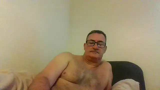 Snapshot of goldenman59 chatting on September 28, 1:05 pm goldenman59 online show from September 28, 1:05 pm